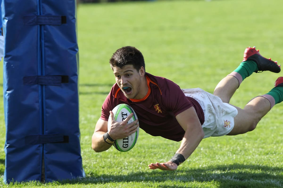 Lucas Marguery vuela para anotar el primer try del partido; Newman venció a CUBA en Villa de Mayo y se mantiene primero en el Top 12 de la URBA, pero ahora en compañía de SIC.
