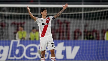 Lucas Martínez Quarta fue expulsado en el comienzo del partido por una falta sobre Garcés y dejó a River con 10 jugadores