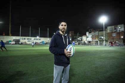 Lucas Morales, entrenador y vicepresidente del club, dice que los cargos son para los papeles: todos hacen de directivos, entrenadores, jugadores y psicólogos a la vez.
