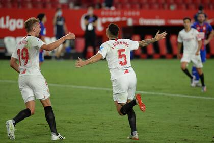 Lucas Ocampos festeja el único tanto del partido. Con ese gol llegó a 13 conquistas en la Liga.