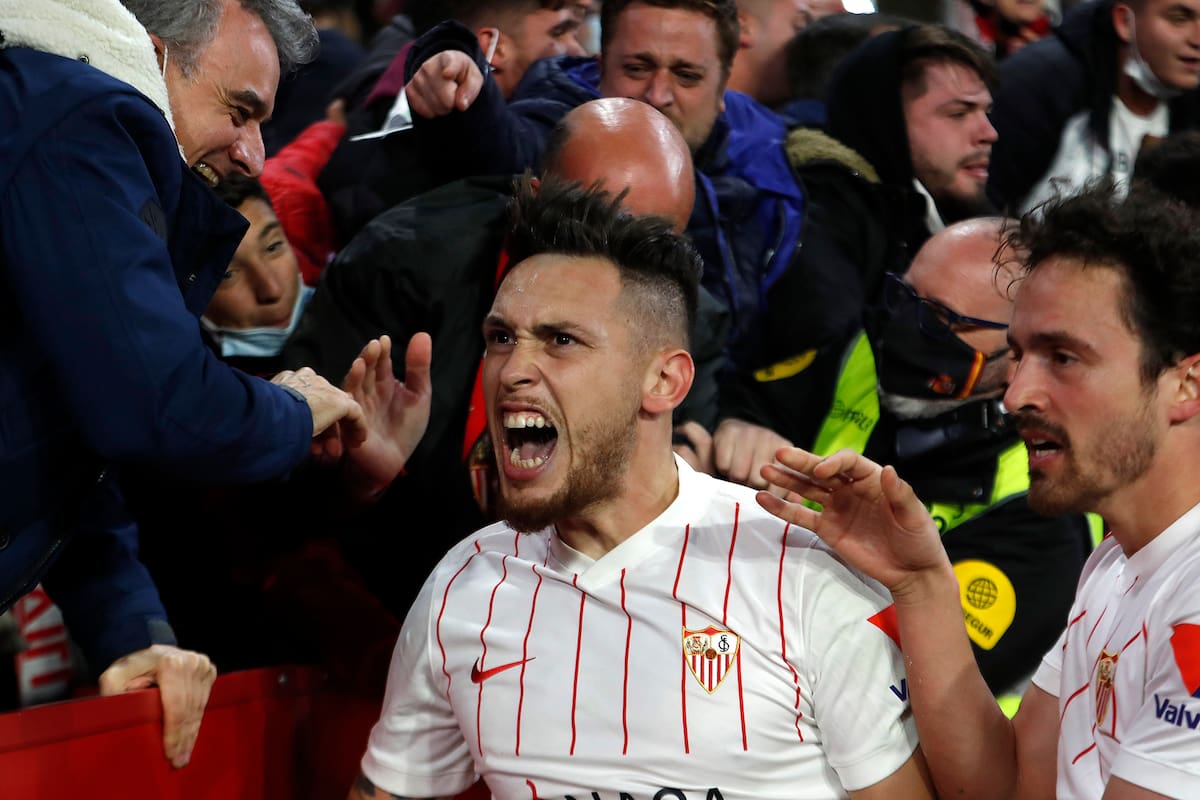 Lucas Ocampos grita su gol, el del triunfo de Sevilla