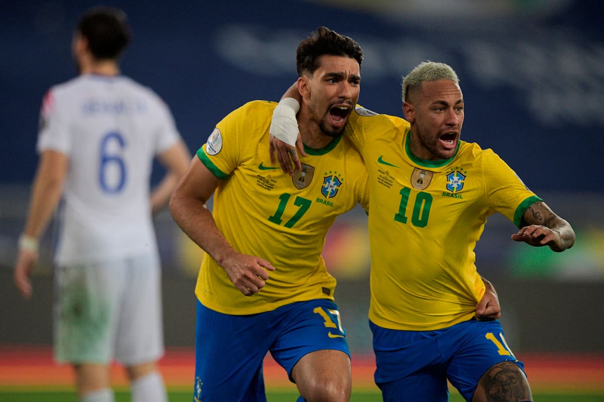 Lucas Paquetá y Neymar, los socios del gol: el 17 anotó el primero de Brasil ante Chile.