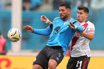 Lucas Passerini y Marcos Acuna en la final del fútbol argentino el domingo 24 de mayo