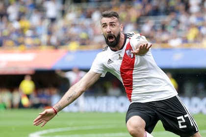 Lucas Pratto festeja su gol en la ida de la final de la Copa Libertadores 2018 frente a Boca en la Bombonera