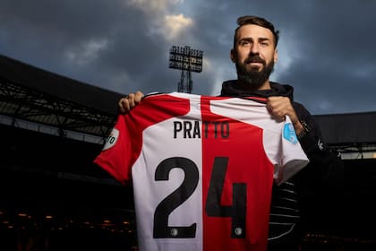 Lucas Pratto fue presentado como nuevo jugador de Feyenoord de Roterdam