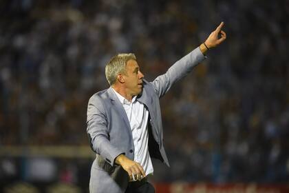 Lucas Pusineri, el DT del sorprendente Atlético Tucumán