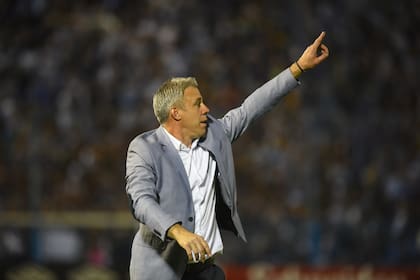 Lucas Pusineri, entrenador del Decano