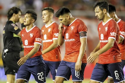 Lucas Romero, el capitán Silvio Romero y Juan Sánchez Miño, tres de los doce futbolistas que reclaman por los atrasos en el pago de los sueldos y contratos