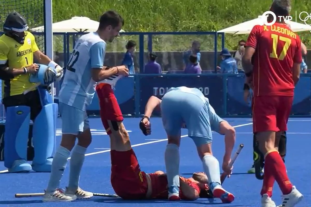 Lucas Rossi golpea con su palo a Alegre y se desata la polémica en el partido inicial del torneo, entre la Argentina y España