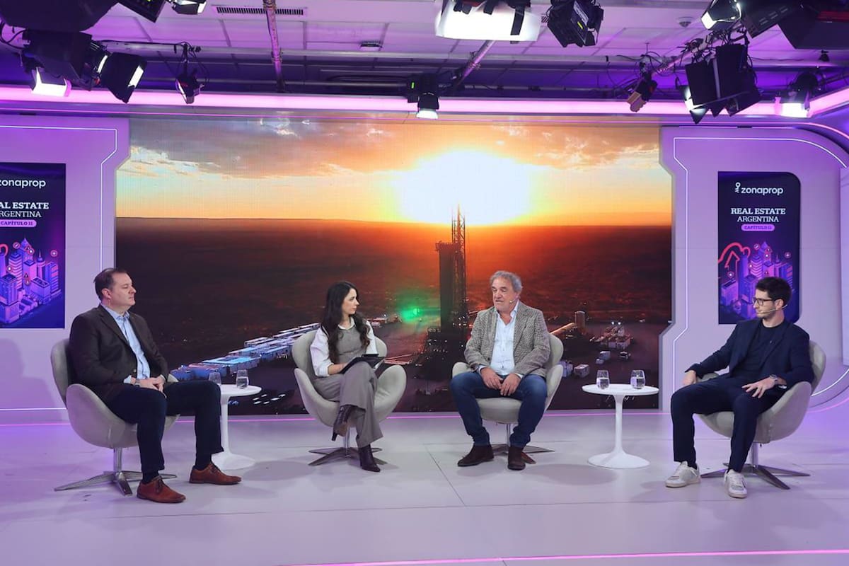Lucas Salvatore (Idero), Candela Contreras (LA NACION), Ricardo Griot (Pecam) y Jeremías González Toledo (Inarch)