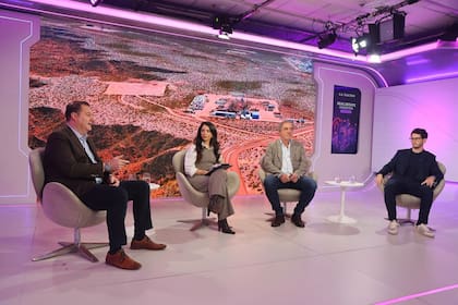 Lucas Salvatore (Idero), Ricardo Griot (Pecam) y Jeremías González Toledo (Inarch) moderados por Candela Contreras (LA NACION)