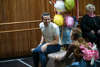 Lucas Segovia y Josefina Scaglione, en un ensayo de "Cuentos Líricos"