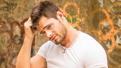Lucas Velasco aclaró qué lo inspiró para componer la canción ''Borrón y cuenta nueva''... pero prefirió no dar muchos detalles al respecto