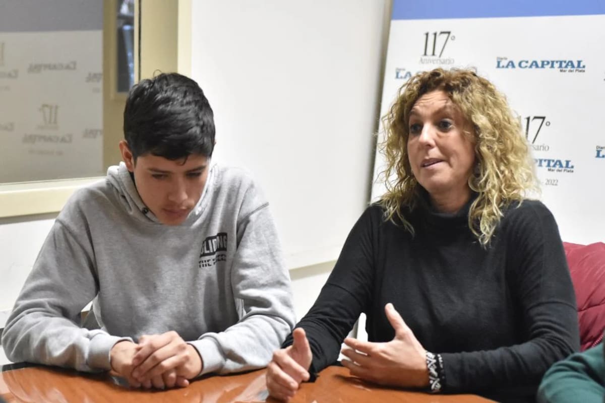 Lucas y su abogada (Foto La Capital)