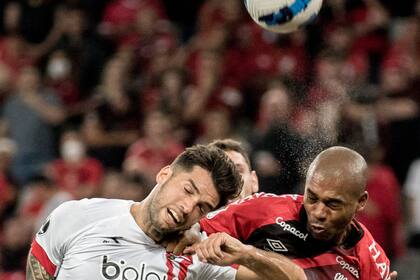 Lucha en el aire entre Más y Fernandinho