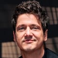 Lucho Mellera: trabajaba en una oficina, dio un “salto de fe” al stand up y hoy llena teatros y conduce un ciclo en Olga