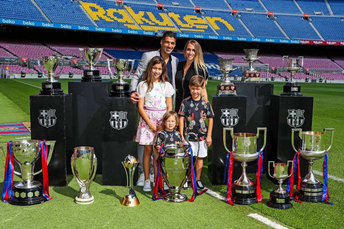 Lucho Suárez y la familia: Sofía, su señora, y sus hijos: Delfina, Benjamín y Lautaro