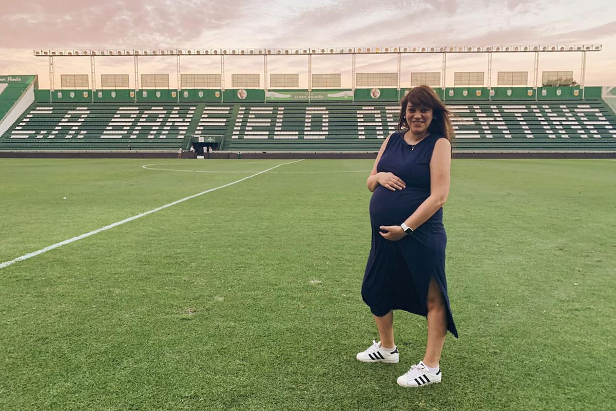 Lucía Barbuto, presidenta de Banfield, dio a luz el sábado a Noah, quien fue anunciado como socio por el Taladro...y por Lanús, su clásico rival, porque su padre integra la comisión directiva granate.