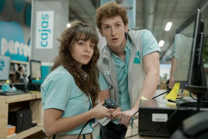 Lucía Caraballo interpreta a Uxia, sobrina de Antón y quien le propone un nuevo - y desafiante - trabajo (Foto: IMDb)