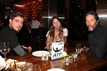 Lucía Celasco junto a su papá Eduardo disfrutan en familia de la cena en el hotel Four Seasons