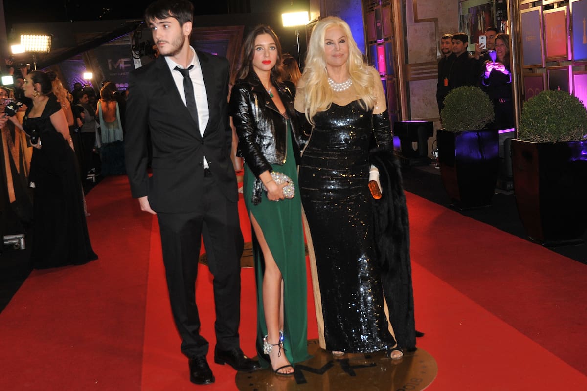 Lucía Celasco, la nieta de Susana Giménez, con vestido y accesorios en verde