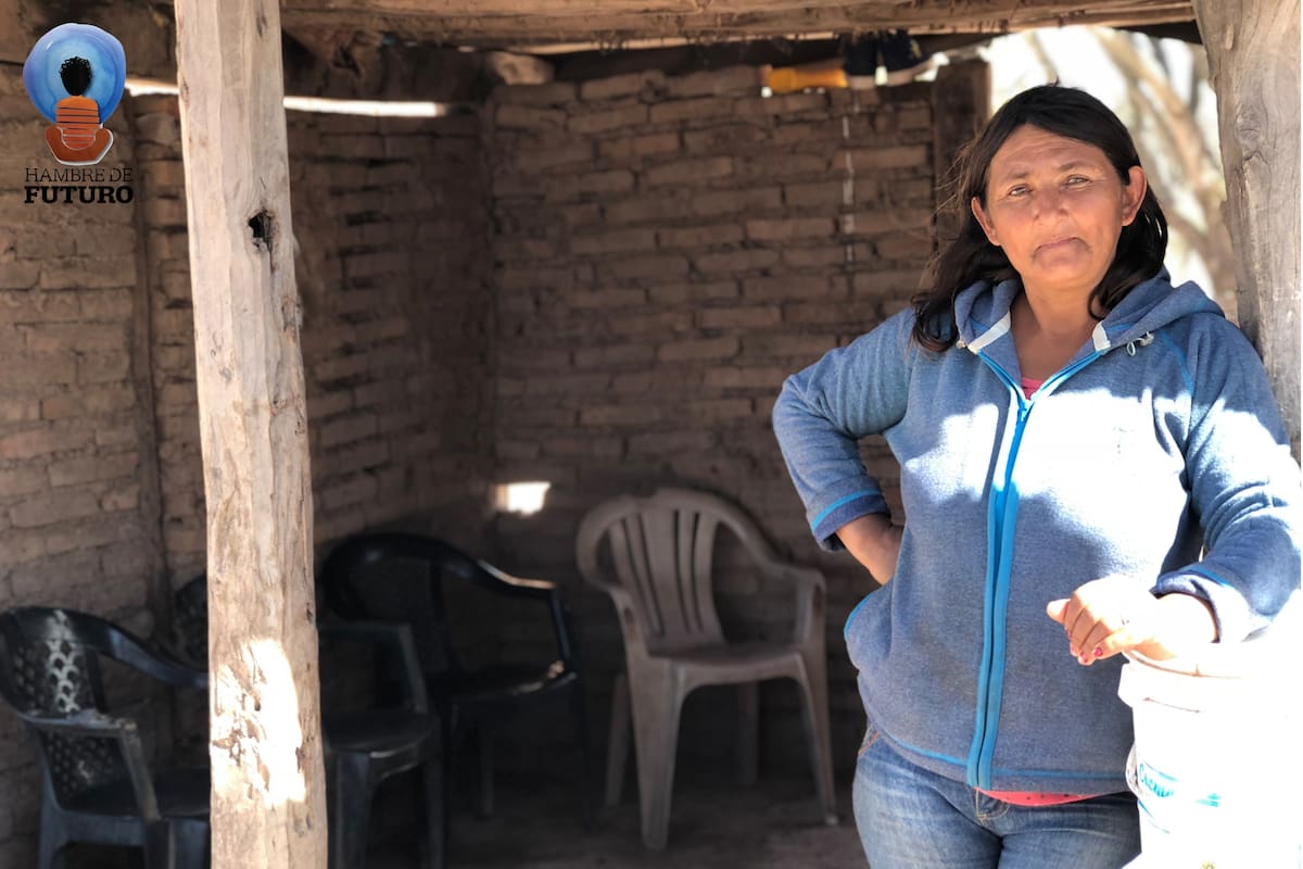 Lucía Cuella paga con angustia y desesperación los costos de tener que criar a un chico con discapacidad en la pobreza y aislada de todo tipo de servicio de salud.