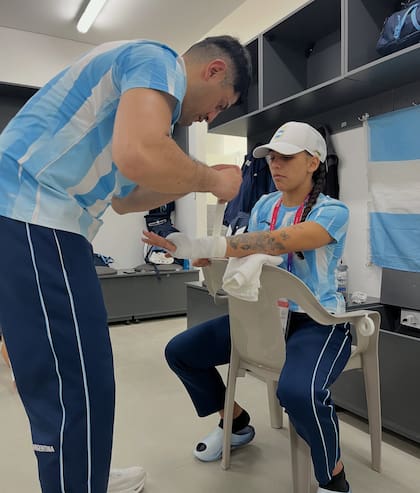 Lucía Muello, en el momento del vendaje