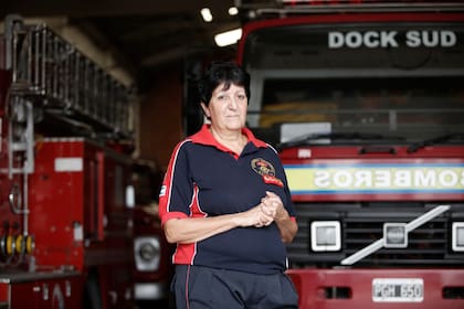 Lucía Segovia ingresó a los bomberos voluntarios a los 17 años; hoy es la bombero con mayor jerarquía del país