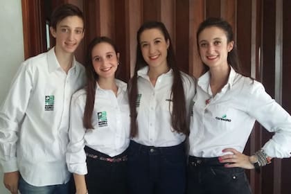 Lucía y sus hermanos Sofía, Virginia y Federico