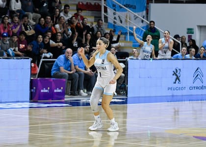 Luciana Delabarba es la mejor triplera del Sudamericano con una efectividad del 70%