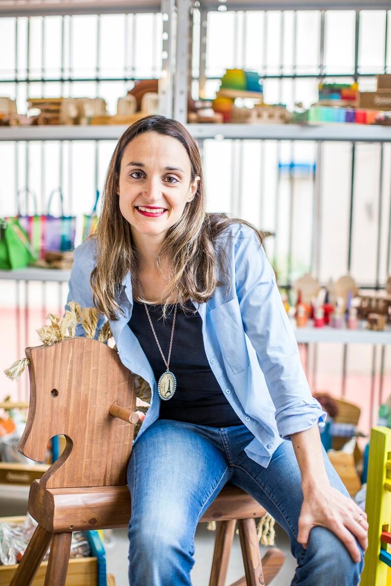 Luciana Ramírez es Economista y Directora de Cine, esposa y mamá de dos niñas de 4 años y 1 año