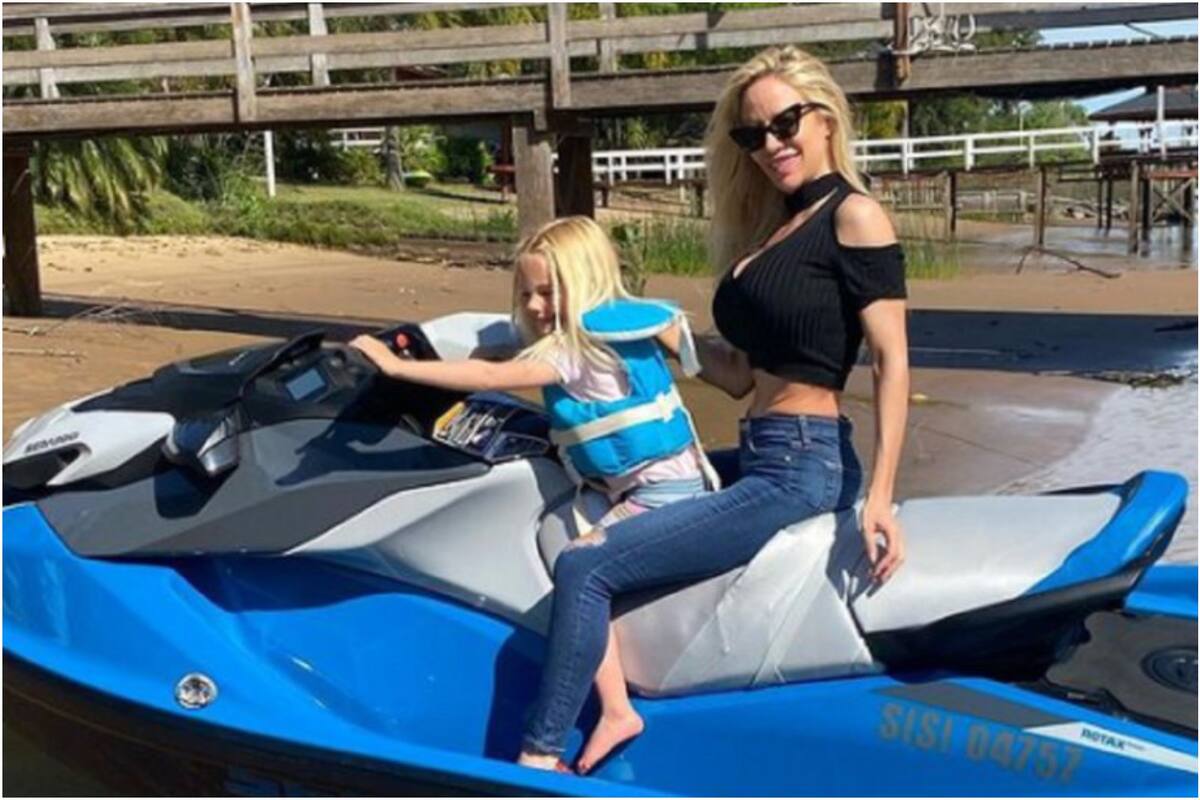 Luciana Salazar y Matilda en el lago artificial de Nordelta