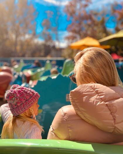 Luciana y Matilda Salazar, de paseo por Disney (Foto: Instagram)