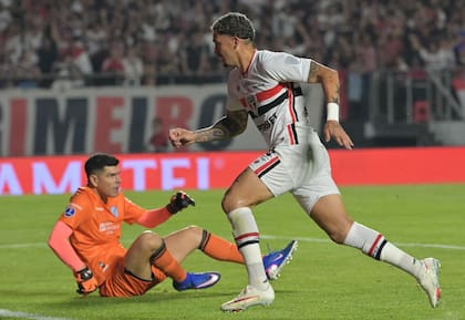 Luciano abrió el marcador ante Bolivar por los octavos de final de la Copa Sudamericana