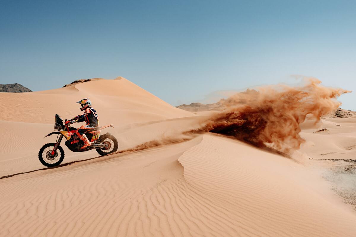 Luciano Benavides en el desierto y rumbo a la victoria en motos en la séptima etapa del Rally Dakar 2026