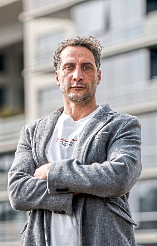 Luciano Cáceres habló de todo con LA NACION: su nueva película Adiós Madrid, su relación con su hija Amalia, el poder de la autogestión y su relación con el ego, el fracaso y la culpa