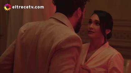 Luciano Cáceres y Lali González en una escena de La 1-5/18, la única ficción en el aire de origen nacional