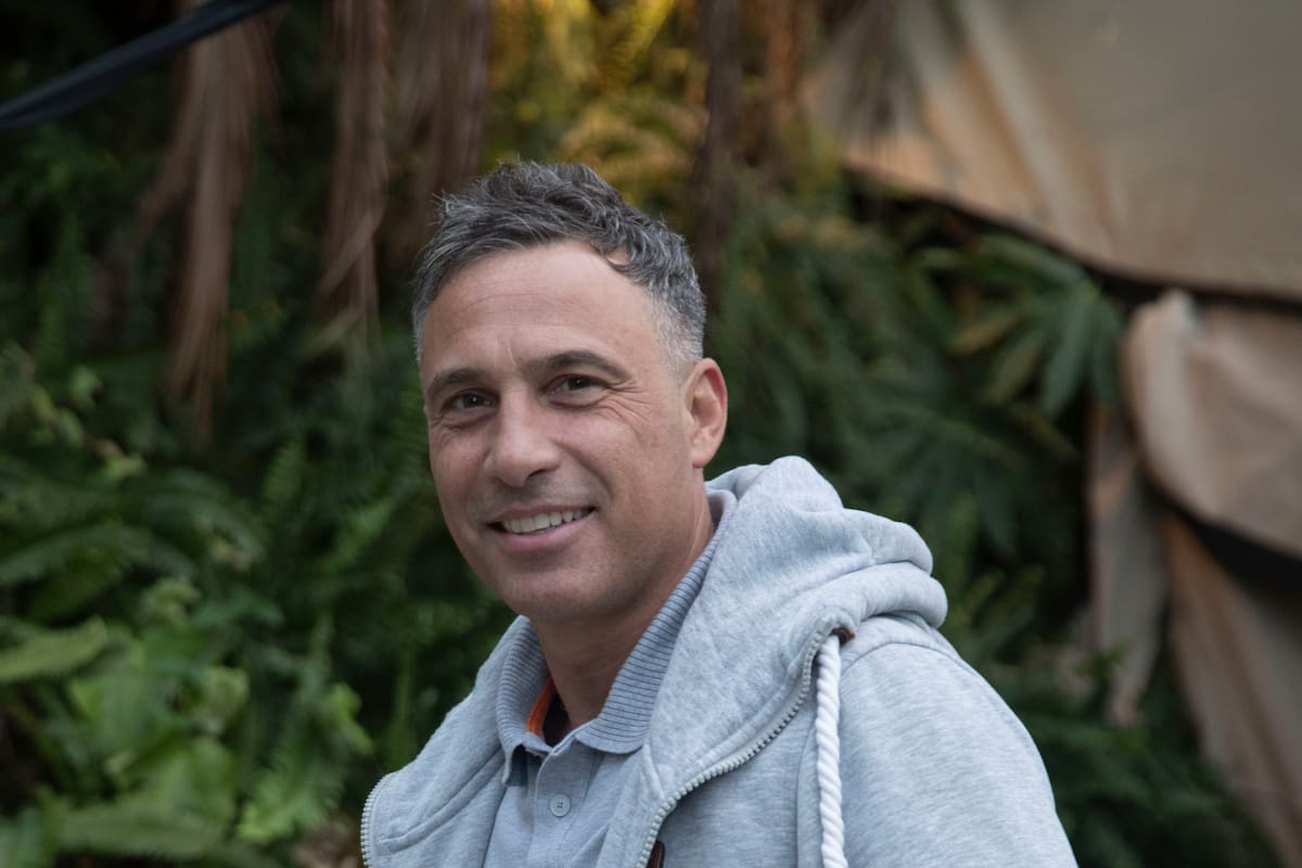 Luciano Calomeni trabajó en los penales cuando era adolescente, fue emprendedor y ahora busca la forma de ayudar a la gente que siente que no puede salir del piloto automático