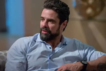 Luciano Castro como Manuel