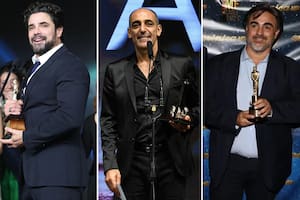 Luciano Castro de Cien días para enamorarse, ganador del Martín Fierro de Oro en 2019; Mauricio Dayub, ACE de Oro en 2019 y el Servicio Informativo de Crónica TV Oro en los Martín Fierro de Cable 2021