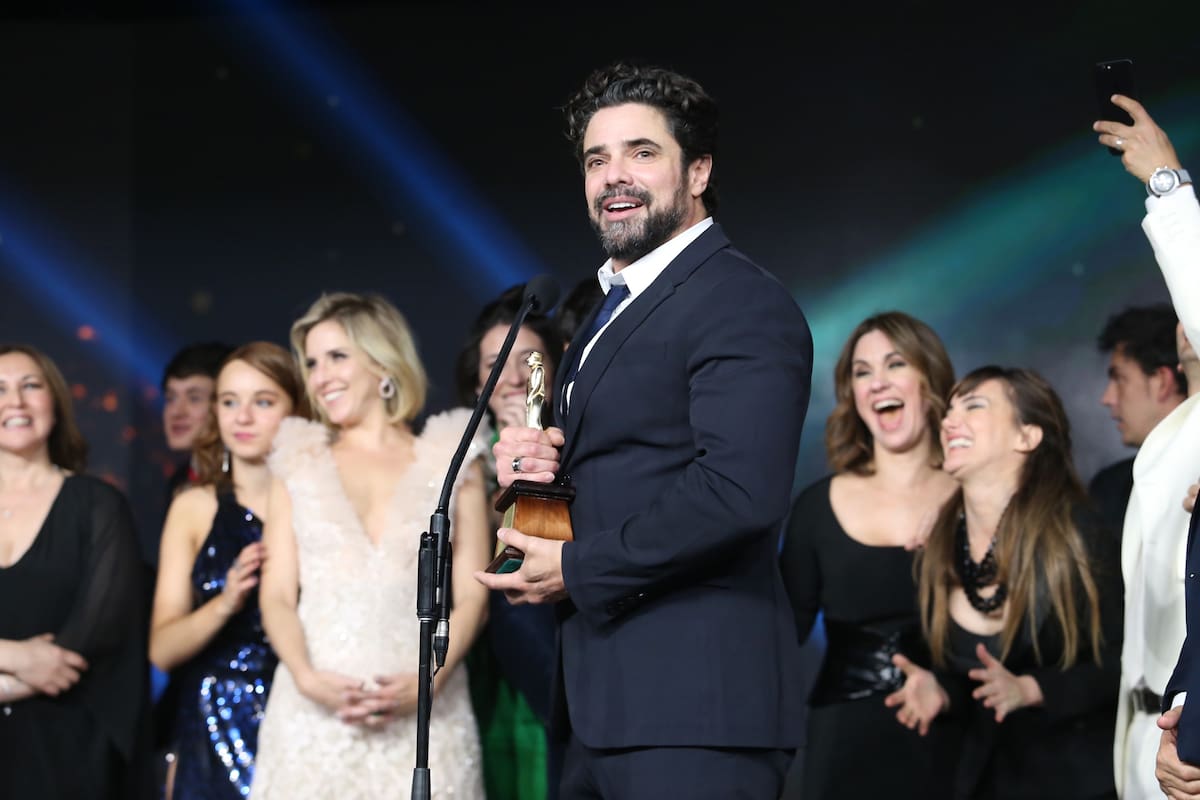 Luciano Castro también se acercó al micrófono a agradecer el Martín Fierro de Oro