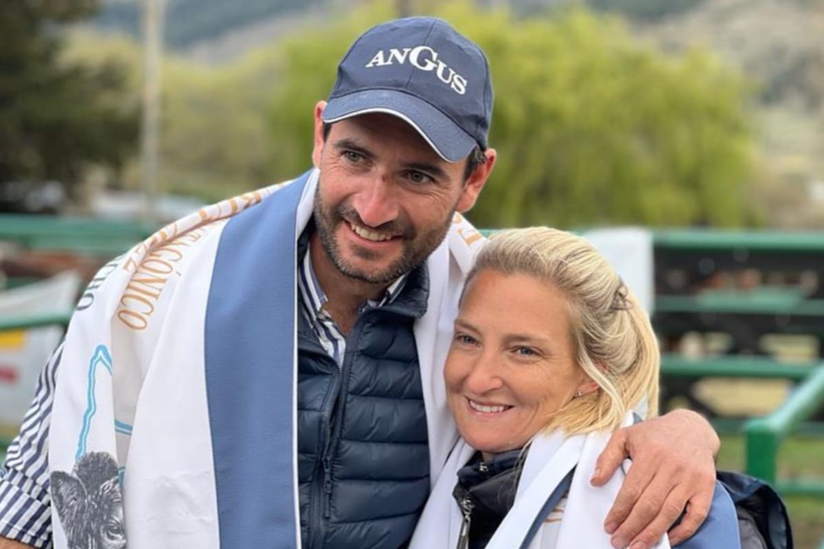 Luciano Correndo y Pía Quiroga, de la cabaña Don Fioto, que hacen punta con sus reproductores Angus en la Patagonia