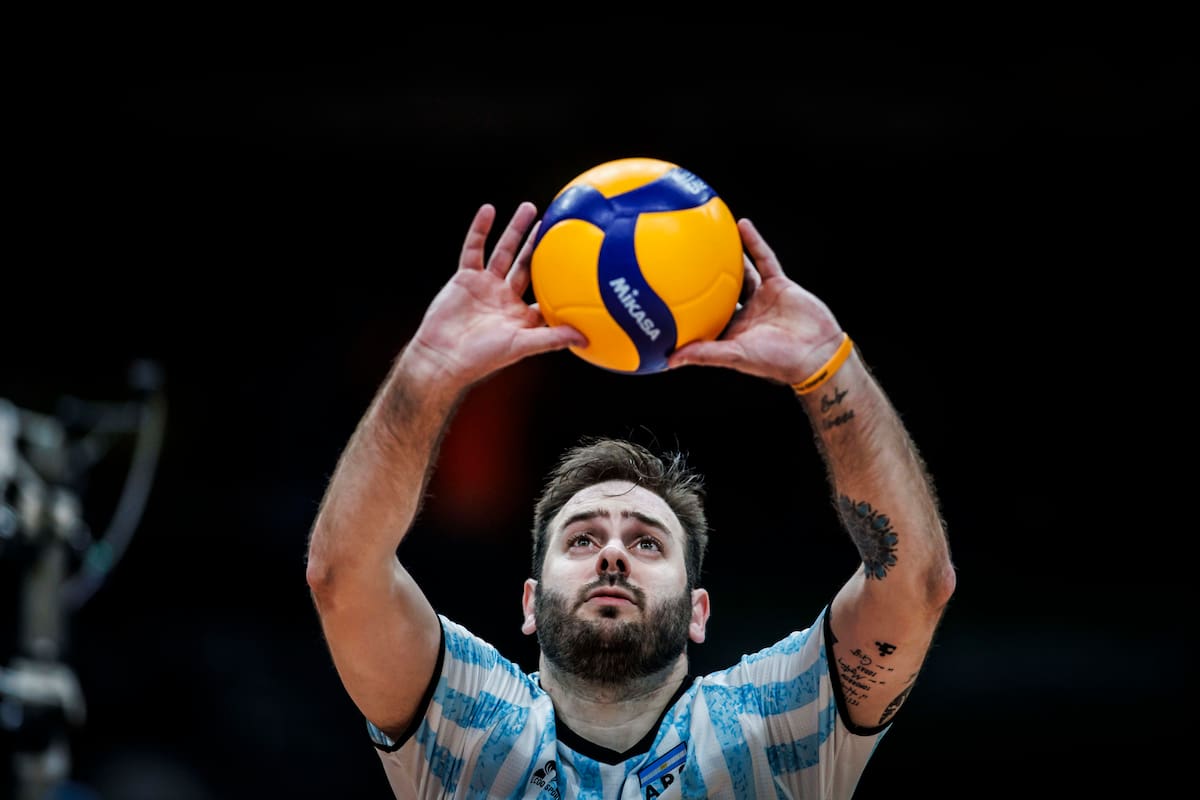 Luciano De Cecco es el principal referente de la selección argentina de vóley; regresó tras ausentarse en la Nations League