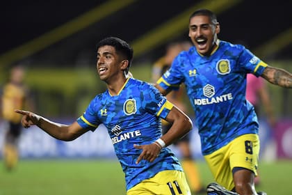 Luciano Ferreyra, autor del primer gol de Rosario Central en Venezuela; los canallas igualaron 2-2 y buscarán definir la serie el jueves en el Gigante de Arroyito