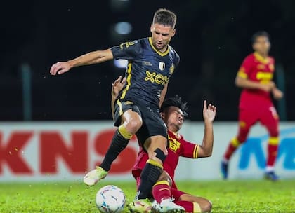 Luciano Guaycochea es primo de los Mac Allister y está jugando en el Perak de Malasia