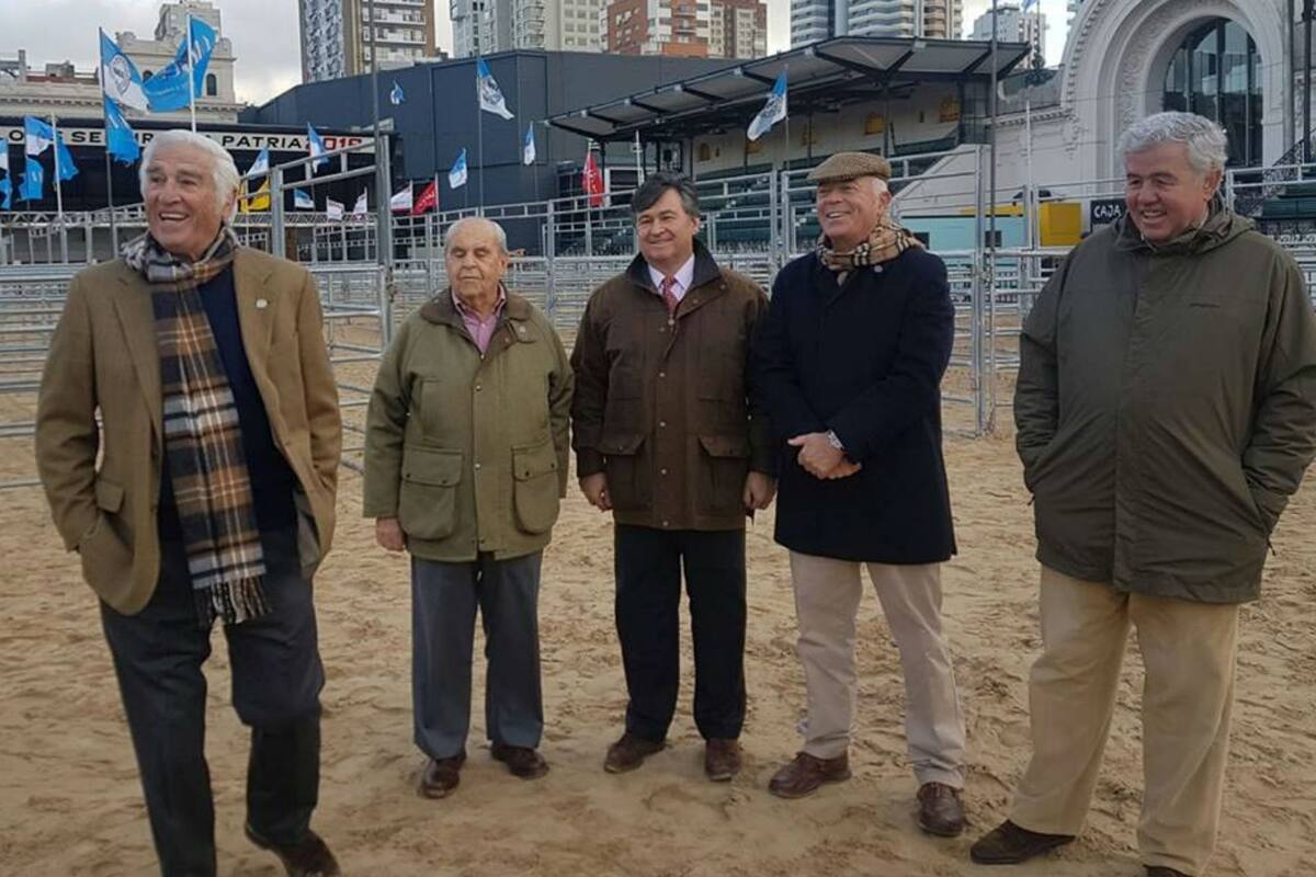 Luciano Miguens, Horacio F. Gutiérrez, Daniel Pelegrina y Carlos Vila Moret, presidente y vicepresidente actuales, respectivamente de la entidad, y Enrique Crotto