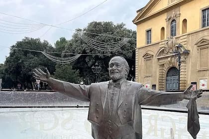Luciano Pavarotti y una pista de patinaje en Pesaro, Italia. ¿Qué podría salir mal?