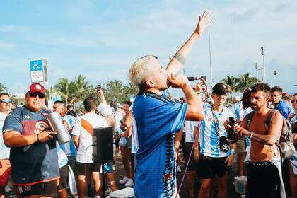 Luciano Quiroga llegó a tocar en el Fan Fest oficial de la AFA en la Copa América