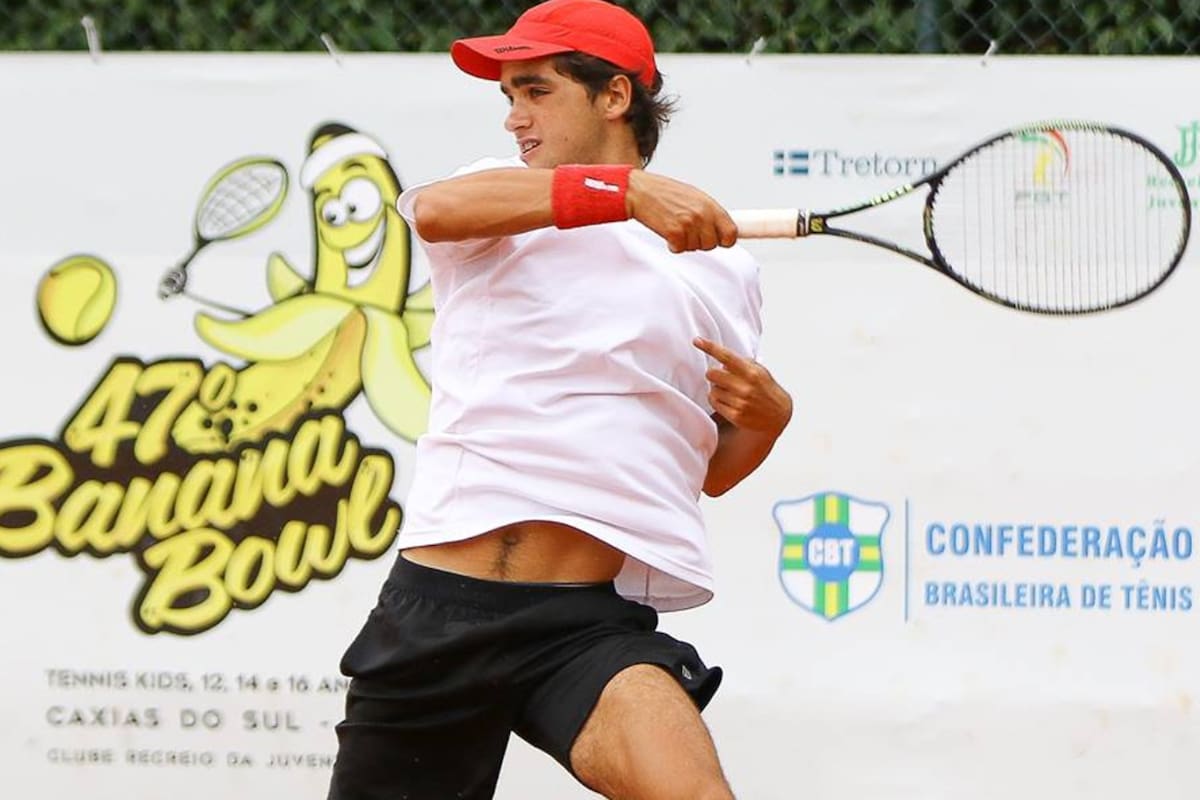 Luciano Tacchi, en acción: el tenista argentino de 18 años podrá volver a jugar