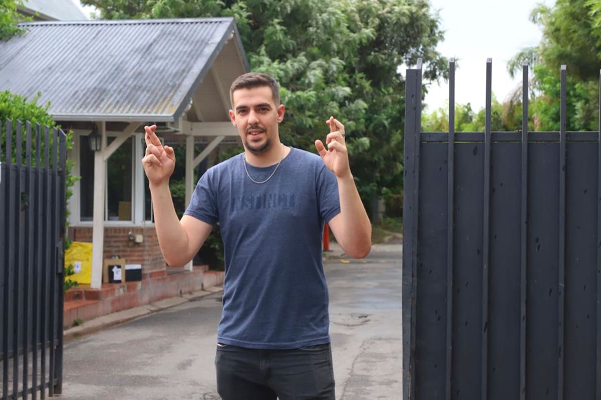Luciano ve el partido en su lugar de trabajo, aunque esté de franco